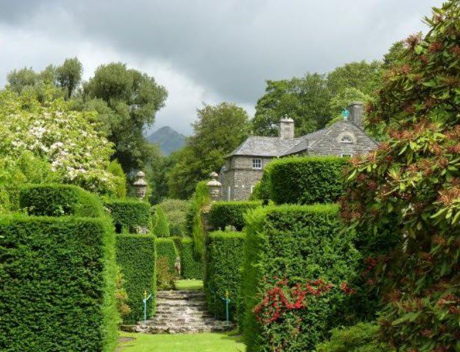 Plas Brondanw, United Kingdom